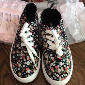 Just fab Breanne flower sneakers